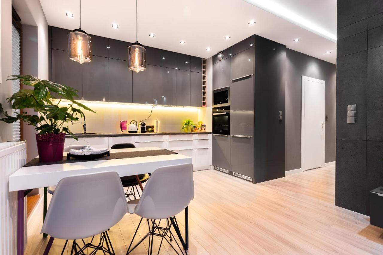 Elegant Business Accommodation With Parking - By Upstairs 크라쿠프 외부 사진